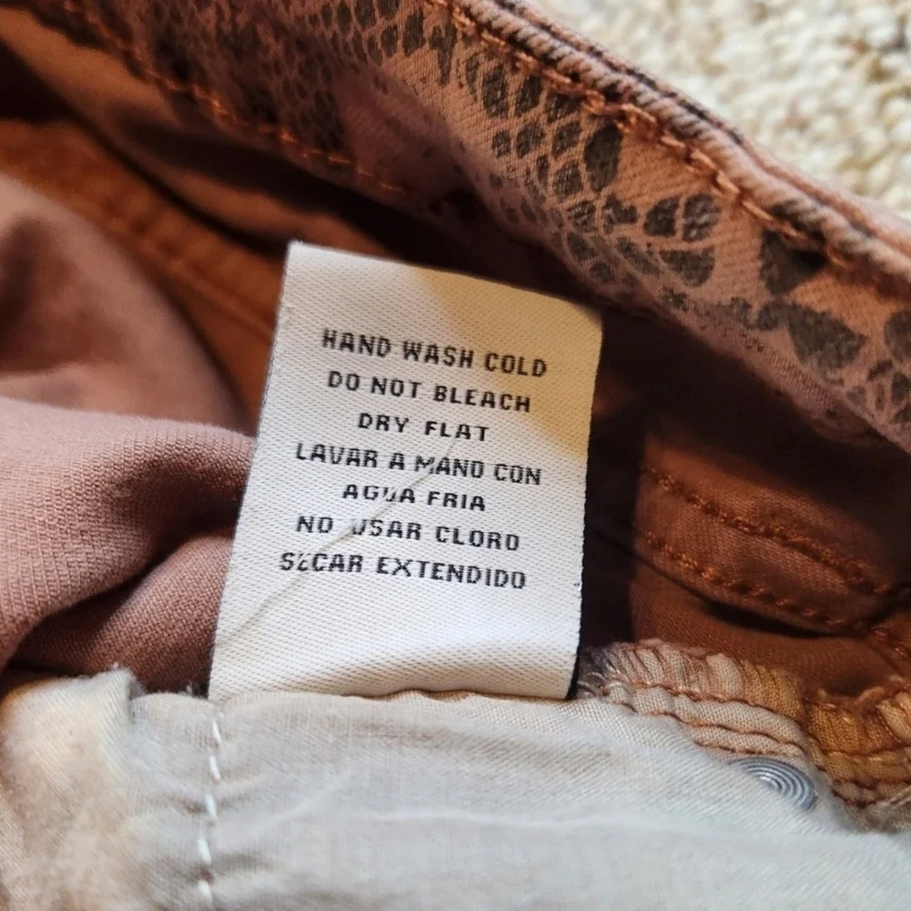 Easel Snakeskin Distressed Jeans‎ Women's Size Medium Pink Brown Frayed Hem